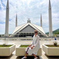 fAISAL mOSQUE WITH TOURIST